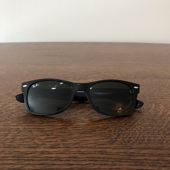 Rayban Wayfarer Sunglasses - Picture 3 of 8